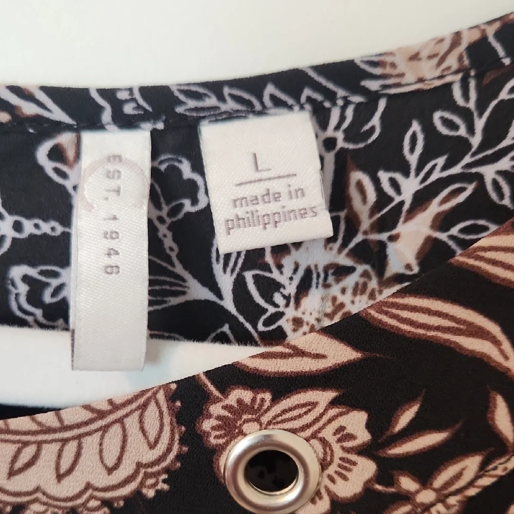 Chic Floral Women's Blouse in Black and Cream With Bell Sleeves Size Large - Picture 3 of 6